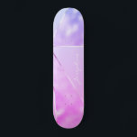 Giralrosa Glitzer Moderner Name personalisiert coo Skateboard<br><div class="desc">Rosa und helle lila Imitate Folie Glitzer silber metallische geometrische Stil Skateboard.             Einfach mit Ihrem Namen im handgeschriebenen Signaturstil personalisieren. Könnte ein niedliches Geschenk für ein Teenager-Mädchen auf Sweet 16,  Quinceanera,  Abschluss,  Geburtstag,  Weihnachten,  oder andere Gelegenheiten.</div>