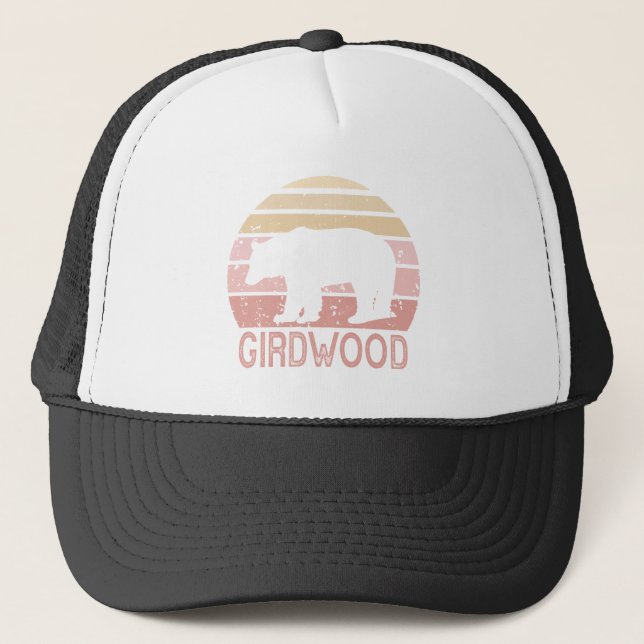Girdwood Alaska Retro Bear Truckerkappe (Vorderseite)