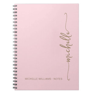 Girl Blush Pink Modernes Gold Script Monogram Name Notizblock