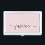 Girl Blush Pink Name Signature Script Business Visitenkarten Dose<br><div class="desc">Einfache Minimalistische Girly Blush Pink Monogram Name Signature Script Custom Personalisiert Business Card Holder. Diese Design mit Ihrem Vornamen in einem hübschen handgeschriebenen Stil Swash Schwanz Schriftart Signatur Typografie (oder Kalligrafie) auf rot rosa Hintergrund. Diese sind einfach zu anpassen. Große stilvolle feminine Hauswärmeschenke, auch zum Geburtstag, Junggeselinnen-Abschied Geschenk, süße 16...</div>