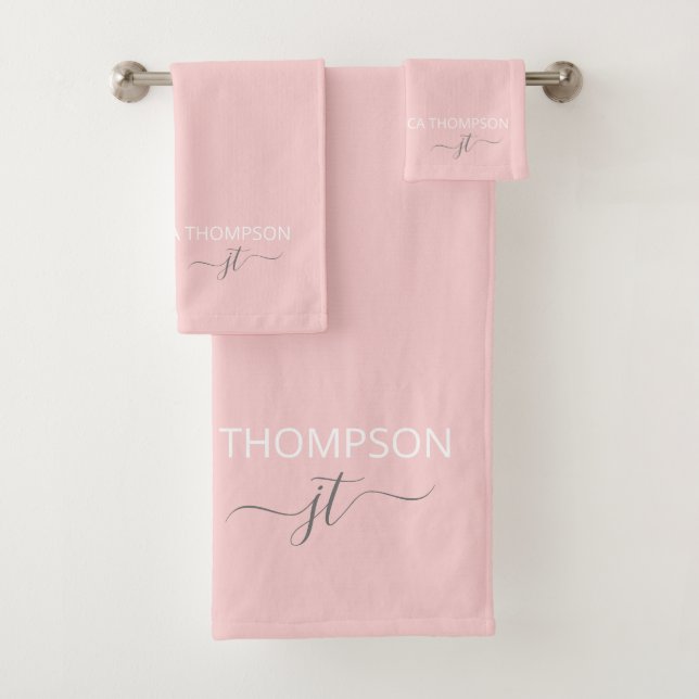 Girl Blush Pink Simple Script Monogramme Nom  (En situation)
