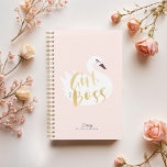 Girl Boss | Chic Girly White Swan & Polka Dot Planer<br><div class="desc">Eine wunderschöne große, stylisierte, weiße Schwanenillustrierung mit den Worten "Girl Boss", die in einem Pinsel-Script-Schriftart entworfen wurde, ist das Imitat gold, das über die Schwan-Illustration aufgenommen wurde. Ein rosa und ein herzlicher Hintergrund kontrastieren wunderschön mit der Schwanendarstellung. Mit Ihrem Namen und Jahr anpassen Alle Illustrationen in diesem chic Girl Boss...</div>