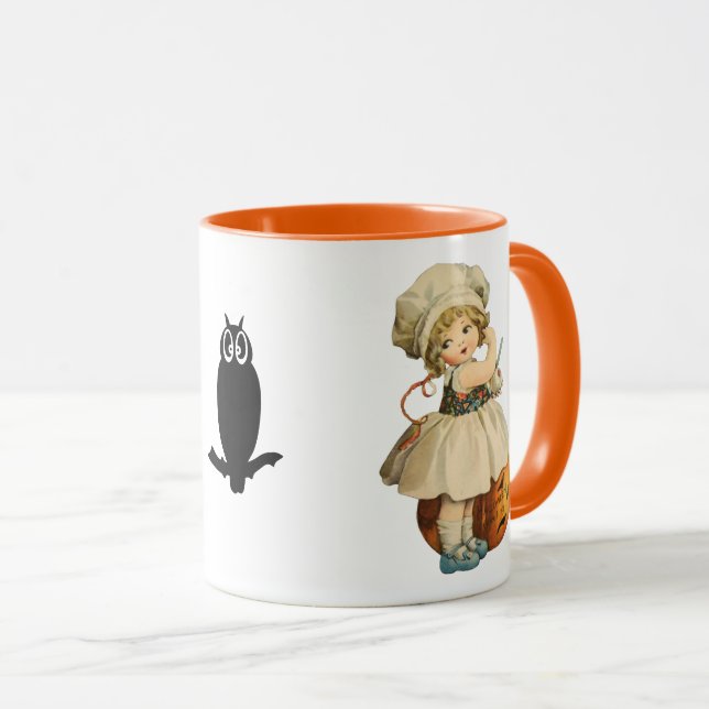 Girl Carving Apple Halloween Tasse (VorderseiteRechts)