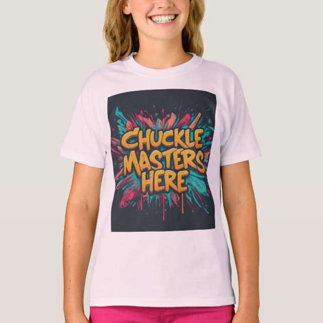 Girl genießt es, ein T-Shirt zu tragen (Vorderseite)
