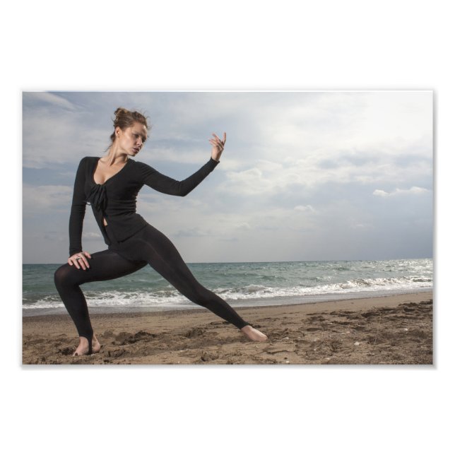 Girl in Beach in Black Spandex Kleidung Fotodruck (Vorne)