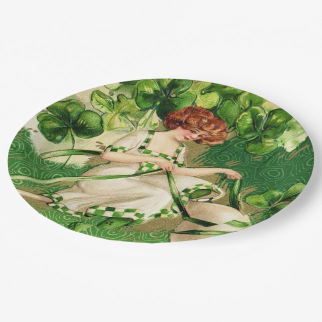 Girl Paper Plate St. Patty's Day Pappteller (Schrägansicht)