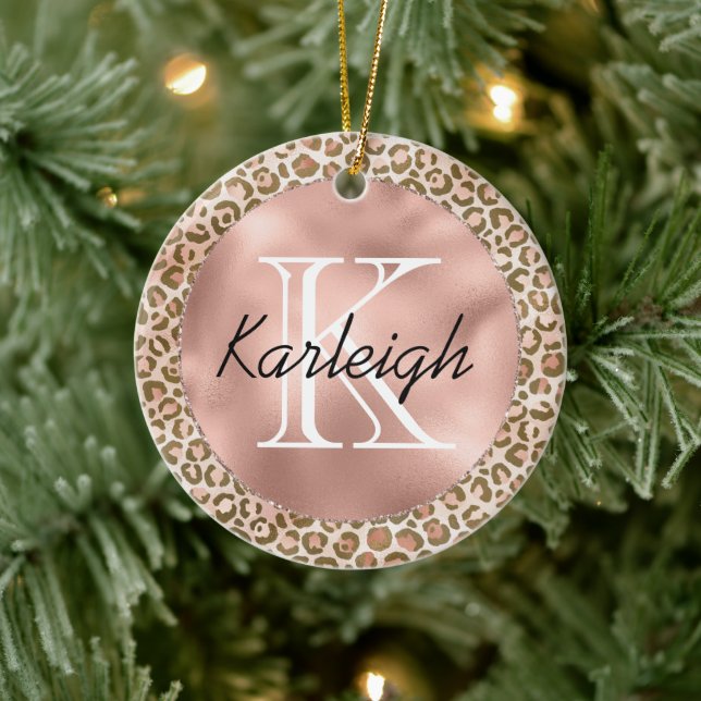 Girl Peach Brown Leopard Print Monogram Keramik Ornament (Baum)