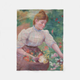 Girl Picking Blume im Sommergarten Fleecedecke