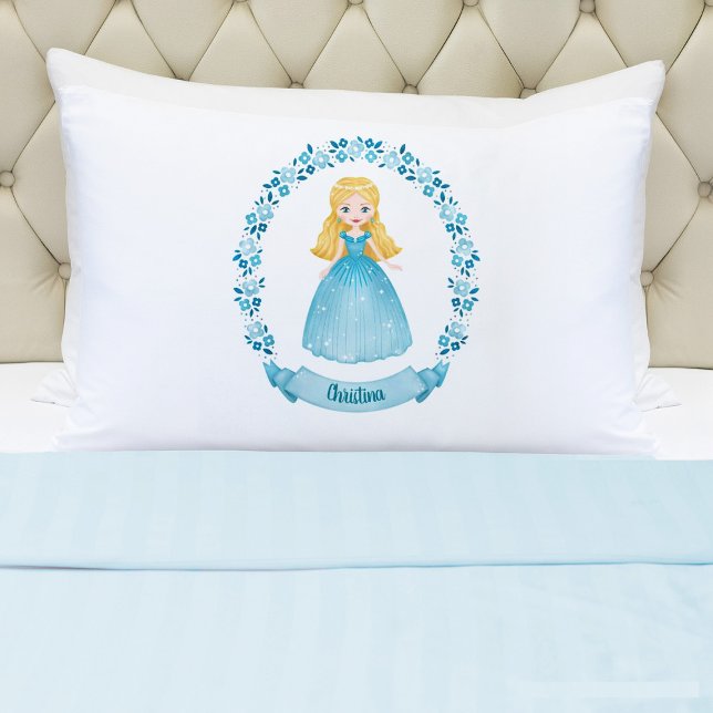 Girl Pillowcase Kissenbezug (A cute girls blue princess pillowcase. Personalize it with your girls name. So cute for her bed.)