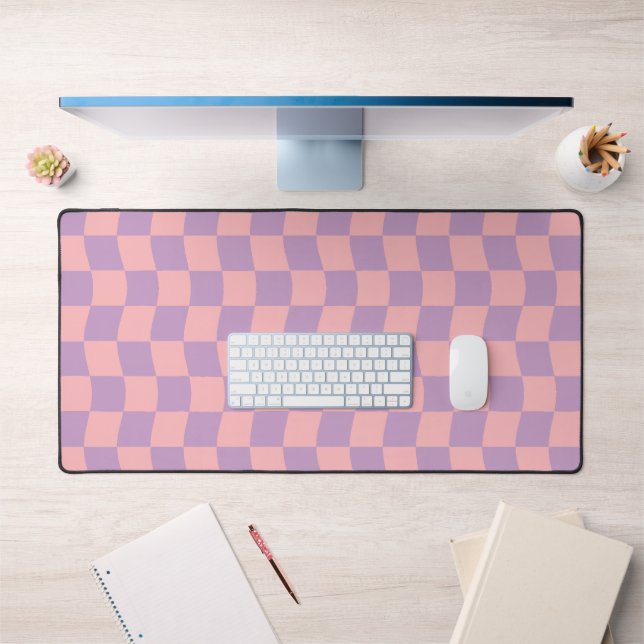 Girl Pink Lila Wavy Checkerboard Ästhetik Schreibtischunterlage (Büro 1)