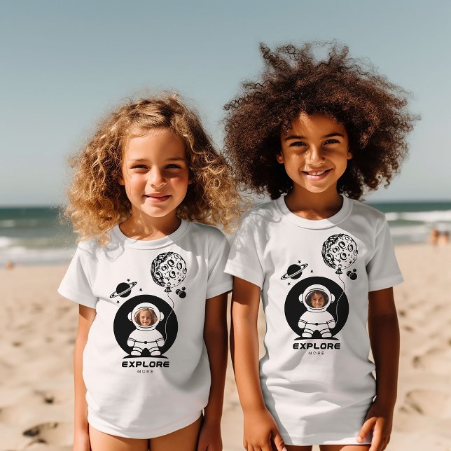 Girl Power entdecken Astronauten maßgeschneidertes T-Shirt (Von Creator hochgeladen)