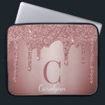 Girl Rose Gold Sparkle Glitzer Tropfen Monogram Laptopschutzhülle<br><div class="desc">Girly Rose Gold Sparkle Glitzer Tropfen Monogram Laptop Ärmel mit unseren trendigen Imitate Glitzer Tropfen in rot Rosa/Rose Gold. Designed by Cedar and String. Um weiter zu personalisieren, klicken Sie bitte auf den Link "Weiter anpassen" und verwenden Sie das Design-Tool, um das Design zu ändern. Wenn Sie Hilfe oder passende...</div>