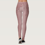 Girl Rose Gold Sparkle Glitzer Tropfen Monogram Leggings<br><div class="desc">Girly Rose Gold Sparkle Glitzer Tropfen Monogram Leggings mit modischen Imitate rot Rosa/Rose Gold Glitzer Tropfen auf einem schicken Hintergrund mit Ihrem eigenen Monogramm und Namen. Du tropfst in Luxus, also zeig es dir! Bitte kontaktieren Sie uns unter cedarandstring@gmail.com , wenn Sie Hilfe beim Design oder den passenden Produkten benötigen....</div>