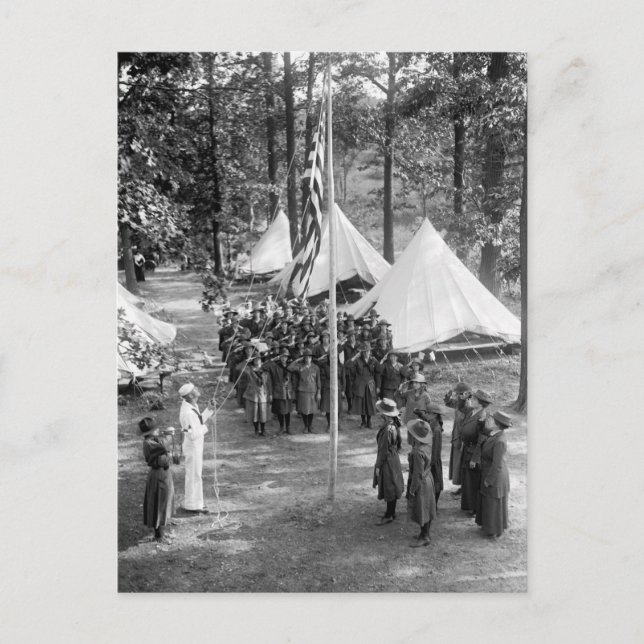 Girl Scout Flag-Raising: 1919 Postkarte (Vorderseite)