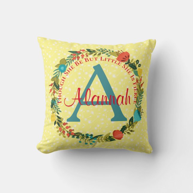 Girl She is Fierce Zitat Floral Monogramm Name Kissen (Vorderseite)