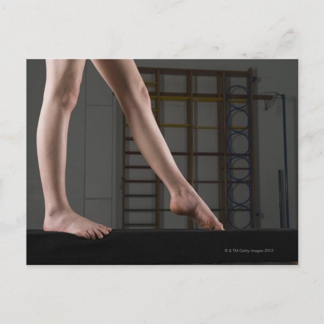 Girl walking on balance beam postkarte (Vorderseite)