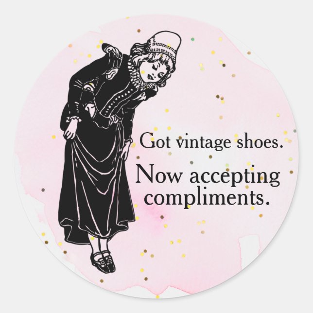 Girl with Shoes Now Accepting Compliments Runder Aufkleber (Vorderseite)