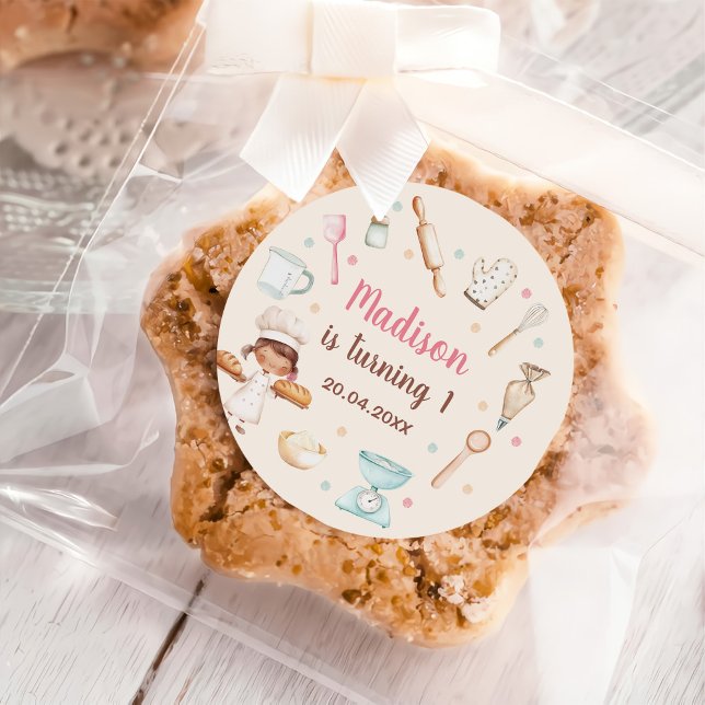 Girls backen erste Geburtstagsparty Runder Aufkleber (Von Creator hochgeladen)