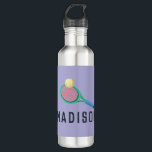 Girls Niedlich Lila Tennis Kinderschule Edelstahlflasche<br><div class="desc">Diese niedliche Kinderflasche zeichnet sich durch ein lila Cartoon-Tennisdesign aus. Es gibt auch Platz für Sie, um Ihren Mädchennamen in einem schönen Schriftart hinzuzufügen. Die perfekte Ergänzung zu Ihrer Kinderschule oder Sportartikeln.</div>
