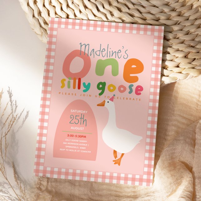 Girls One Silly Goose Pink Gingham First Birthday Einladung (Von Creator hochgeladen)