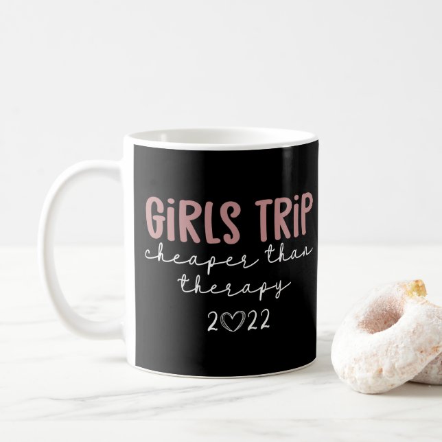 Girls Reise billiger als Therapie 2022 Urlaub Kaffeetasse (Mit Donut)