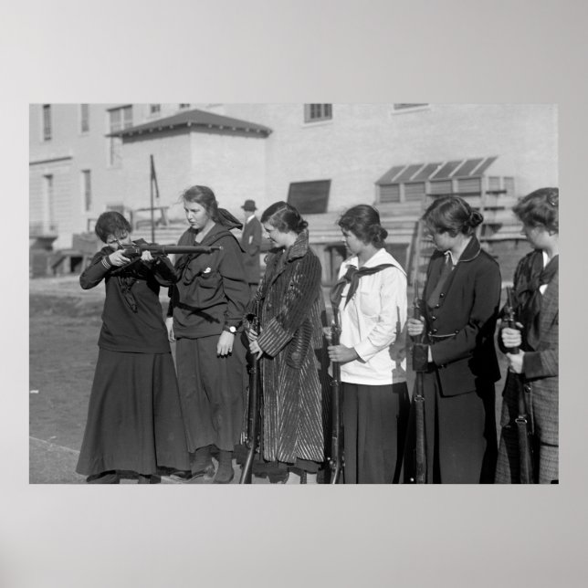 Girls Rifle Team, 1916 Poster (Vorne)