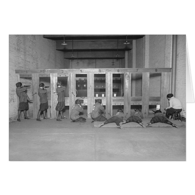 Girls Rifle Team, 1922 (Vorderseite (Horizontal))
