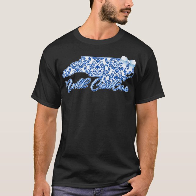 Girls 'Round Here NC Coquette Mitternacht T-Shirt (Vorderseite)
