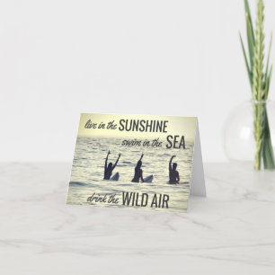 Girls Surfen Surf Beach trinken das Wasserangebot Karte