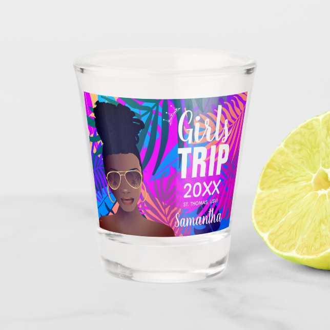 Girls Trip 20XX, tropisch farbenfroh, schwarze Fra Schnapsglas (Vorderseite)