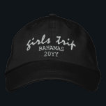 Girls Trip Moderne Script Typografie Personalisier Bestickte Baseballkappe<br><div class="desc">Girls Trip Modern Script Typografie Personalisiert Custom Sticked Baseball Cap bietet die einfache moderne bestickte Text "Girls Trip" mit Ihrem personalisierten Standort und Datum oder Jahr. Ideal für Ihre nächste Mädchenreise. Erstellt von Evco Studio www.zazzle.com/store/evcostudio</div>