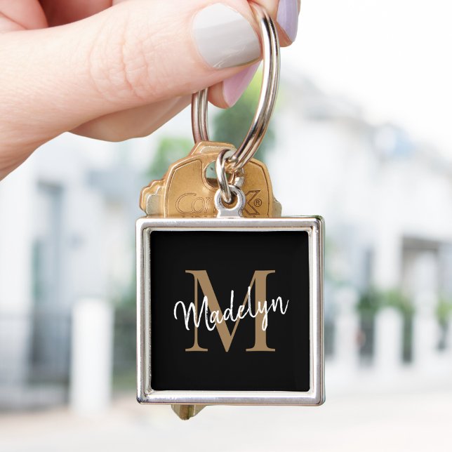 Girly Black Gold Monogram Name Elegantes Chic Scri Schlüsselanhänger (Stylish black gold keychain with your name and initial in a girly script font.)