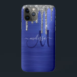 Girly Blue Dripping Glitzer Brush Metal Monogram Case-Mate iPhone Hülle<br><div class="desc">Fügen Sie Ihrem Handy eine Touch Glam mit diesem eleganten personalisierten Gehäuse hinzu. Dieses schicke Design-Template verfügt über ein modernes marineblau Skript Monogramm mit einem Namen in Grau auf einem Hintergrund von kobaltblauer brushed Metallic Textur mit einem oberen Rand von Imitaten silbertropfenden Glitzer. Ein einzigartiges Geschenk für Geburtstag, Urlaub und...</div>