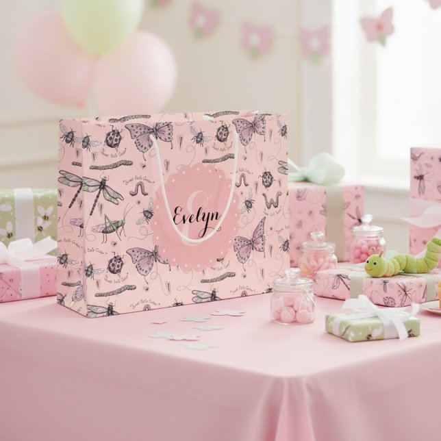Girly Blush Pink Sweet Little Critter Monogram Große Geschenktüte (Cute Pink Girly Insects Pattern Gift Bag with Monogram for Girl Baby Shower or Kids Birthday Party)