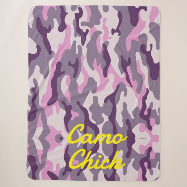 Girly Camouflage Pinks Monogramm in Gelb | Sherpadecke (Vorderseite)