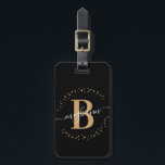 Girly Elegant Black Name Monogram Script Gepäckanhänger<br><div class="desc">Die personalisierte Gepäckmarke für das mit Monogramm Gepäck wird von Mädchen, minimalistisch, einfach, modern, schwarz und goldfarben geschrieben. Mit einem Monogramm-Initial- und einem gürtelhaften Namensschriftskript in einem handgeschriebenen Kalligraphie-Schriftart mit Schwänzen und gepunktetem Kreisrahmen um Ihr Monogramm.</div>
