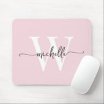 Girly Elegant Blush Pink Monogram Name Script Mousepad<br><div class="desc">Girly Elegant Blush Pink Einfache Minimalistische Monogram Initial Name Signature Script Custom Personalisiert Mousepad. Dieses einfache, minimalistische schlichte Farbdesign mit Ihrem Vornamen in einer hübschen Hand Swash Schwanz Schriftart Typografie (oder Kalligrafie), Monogramm initial in weiß und schwarz auf rot rosa Hintergrund. Diese lassen sich einfach anpassen. Grosses, stilvolles Frauengeschenk zum...</div>