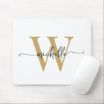 Girly Elegant White Gold Monogram Name Script Mousepad<br><div class="desc">Girly Elegant White und Gold Einfache Minimalistische Monogram Initial Name Signature Script Custom Personalisiert Mousepad. Dieses einfache minimalistische schlichte Farbdesign mit Ihrem Vornamen in einem hübschen handgeschriebenen Swash Schwanz Schriftart Typografie (oder Kalligrafie), Monogramm Erstmaligkeit in Gold und Schwarz auf weißem Hintergrund. Diese lassen sich einfach anpassen. Grosses, stilvolles Frauengeschenk zum...</div>