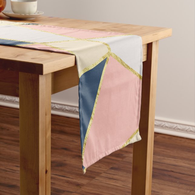 Girly geometrische Dreiecke mit Imitat-Gold Kurzer Tischläufer (Beispiel)