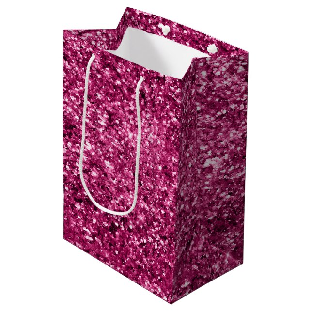 Girly Glam Fuchsia Pink Glitzer Mittlere Geschenktüte (Vorderseite Schrägansicht)