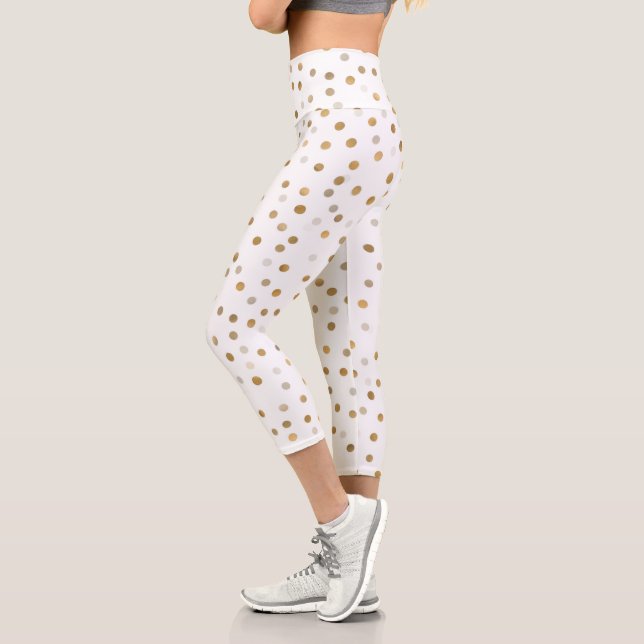 Girly Gold Dots Confetti Weißes Design Capri Leggings (Links)