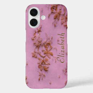 Girly Gold Lace Pink Feminine und Elegant iPhone 16 Hülle