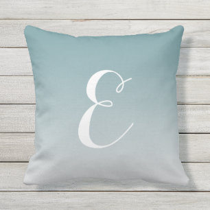 Girly Modern Aquamarin Ombre Custom Monogram Kissen Für Draußen