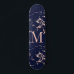 Girly Navy Blauer Marmor Rose Gold Foil Monogram Skateboard<br><div class="desc">Girly Navy Blue Marble Rose Gold Foil Monogram Skateboard mit trendiger Coppery Rose Gold/Rosa auf marinebasischem Marmor und Ihrem individuellen Monogramm. Ideal für Ihre geistliche,  luxuriöse Ästhetik.</div>
