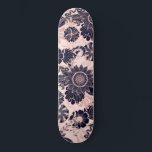 Girly Navy Rose Gold Glitter Floral Illustrations Skateboard<br><div class="desc">Dieses elegante und schicke Design ist eine wunderschöne Darstellung moderner und mädchenhafter Kunst, mit einem Imitat aus funkelnd Rose, vergoldetem Glitzer mit Blätter und Blumenbildern, das mit dunkelmarineblau auf einem schlichten rosa Hintergrund gefüllt ist. Es ist ein künstlerisches, glamouröses, einzigartiges und modisches Luxusdesign, das perfekt zu Ihrem phantastischen Stil und...</div>