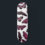 Girly Pink Black Butterfells Wasserfarbenmuster Skateboard<br><div class="desc">Dieses künstlerische und moderne Design zeigt illustrierte Schmetterlinge, die von Hand gezeichnet und mit handgemalten Beerenrosa Aquarellfarben auf einem schlichten, weißen Hintergrund gefüllt sind. Es ist niedlich, hübsch, künstlerisch, mädchenhaft und originell. Stilisieren Sie mit diesem handgemalten und handgezeichnet Design, das vom Künstler La Femme, Rachel Matheney, entworfen wurde. ***WICHTIGE HINWEIS...</div>