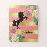 Girly Pink & Gold Floral Unicoron mit Name<br><div class="desc">Dieses lustige Puzzle zeichnet sich durch ein niedliches Girly-Design mit einer einzigartigen Silhouette auf einem Hintergrund aus rosa und goldfarbenen Streifen mit Vintagen Rose in den Ecken aus. Es gibt Platz,  um es durch Hinzufügen ihres Namens zu personalisieren. Perfekte Innenaktivität!</div>