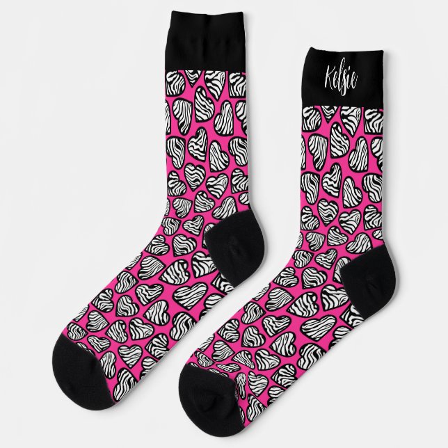 Girly pink schwarz-weiße Zebraherzen mit Namen Socken (Linkes Detail)