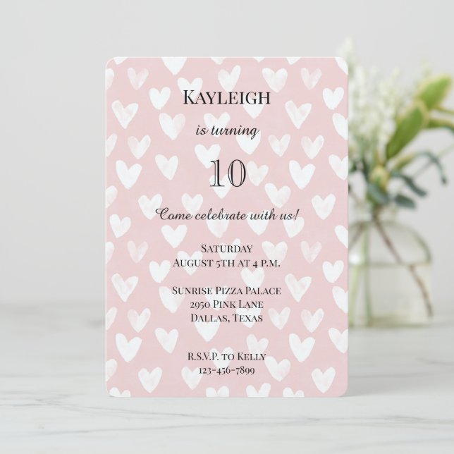 Girly Pink White Hearts Geburtstag Einladung (Stehend Vorderseite)