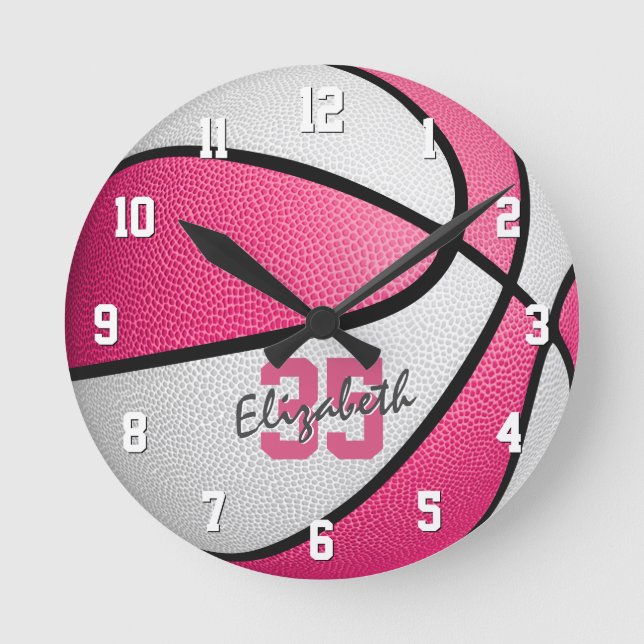 Girly Pink White Personalized Basketball Runde Wanduhr (Vorderseite)